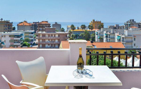 Riviera Apartments Pietra Ligure Dış mekan fotoğraf